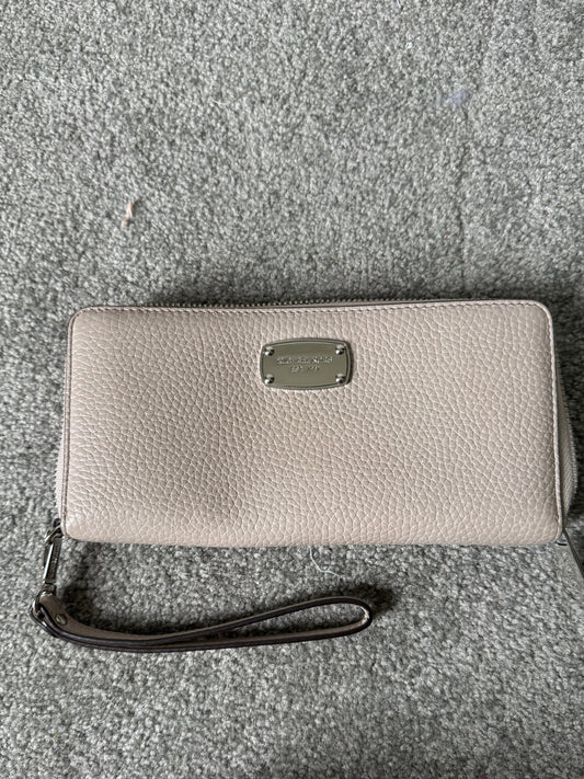 Pre Owned Authentic Michael Kors Wallet Wristlet