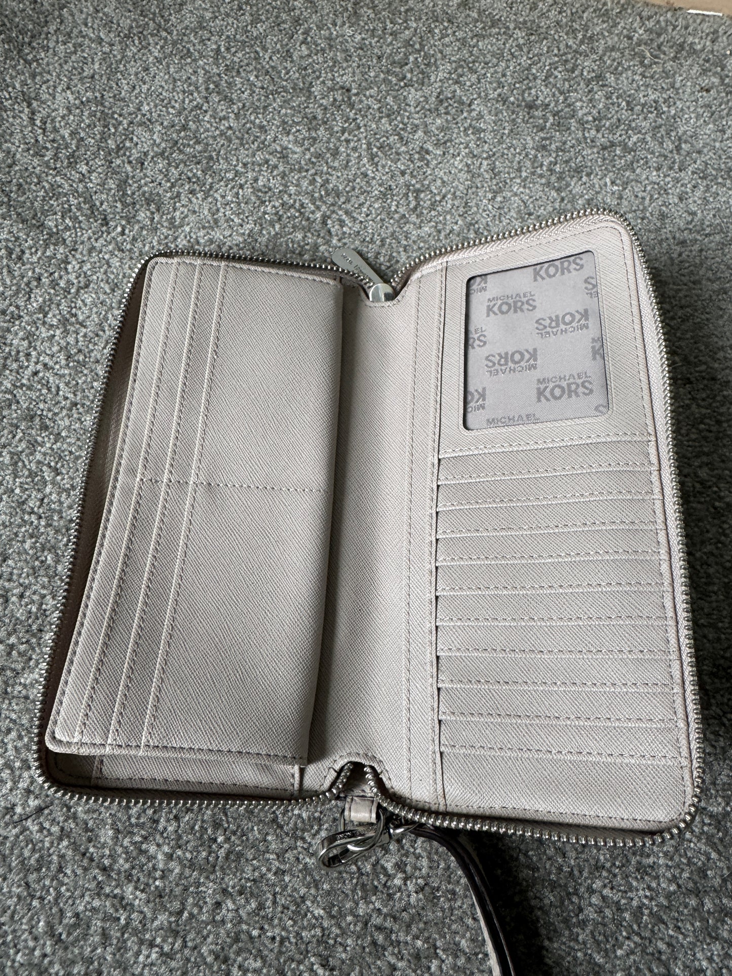 Pre Owned Authentic Michael Kors Wallet Wristlet