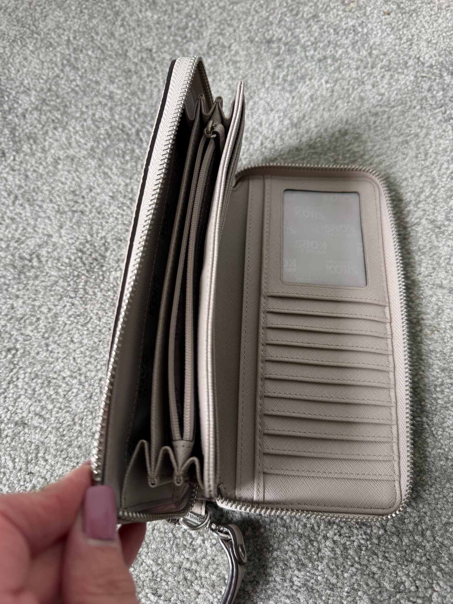 Pre Owned Authentic Michael Kors Wallet Wristlet