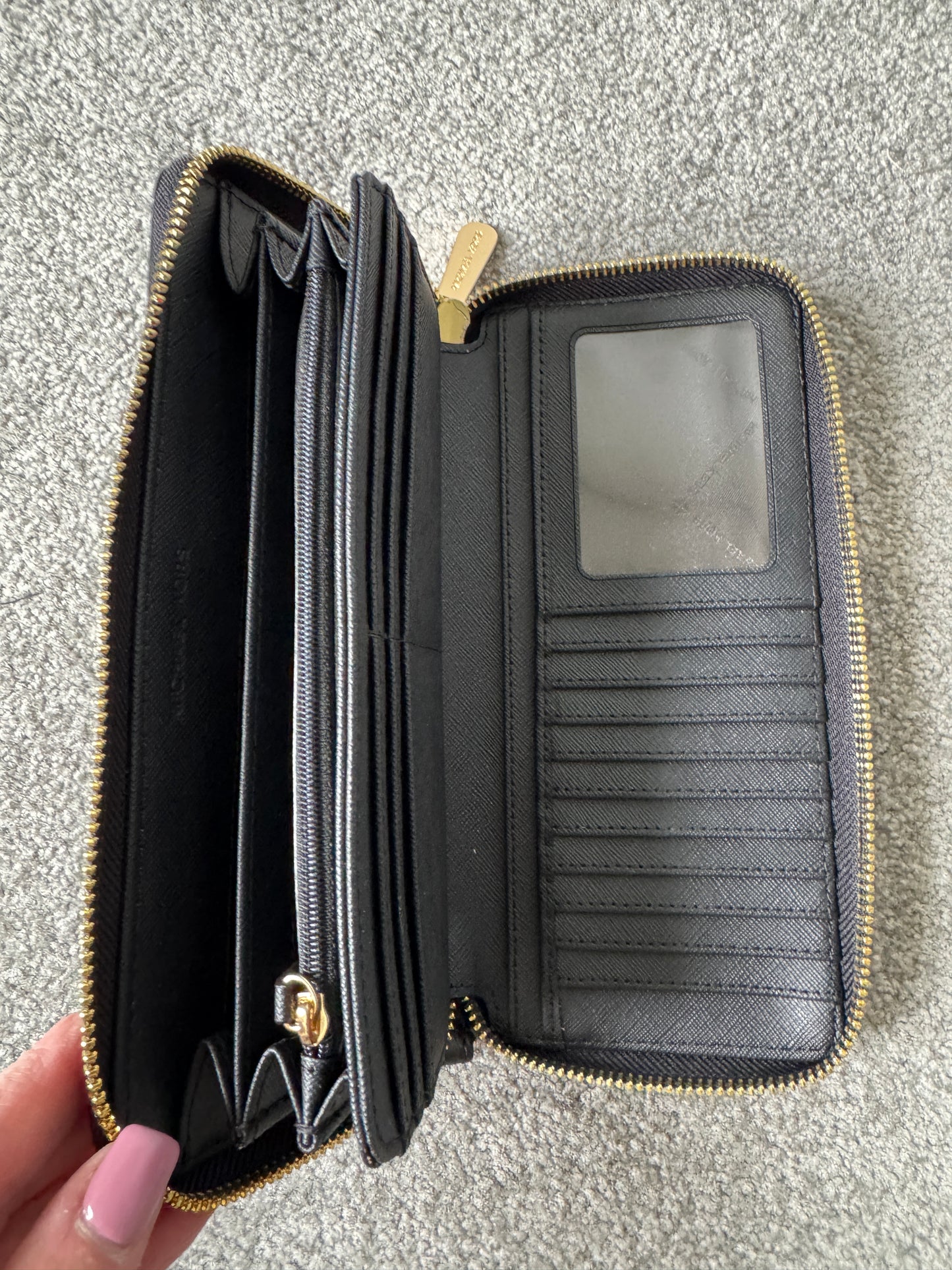 Pre Owned Authentic Michael Kors Jet Set Travel Continental Wristlet