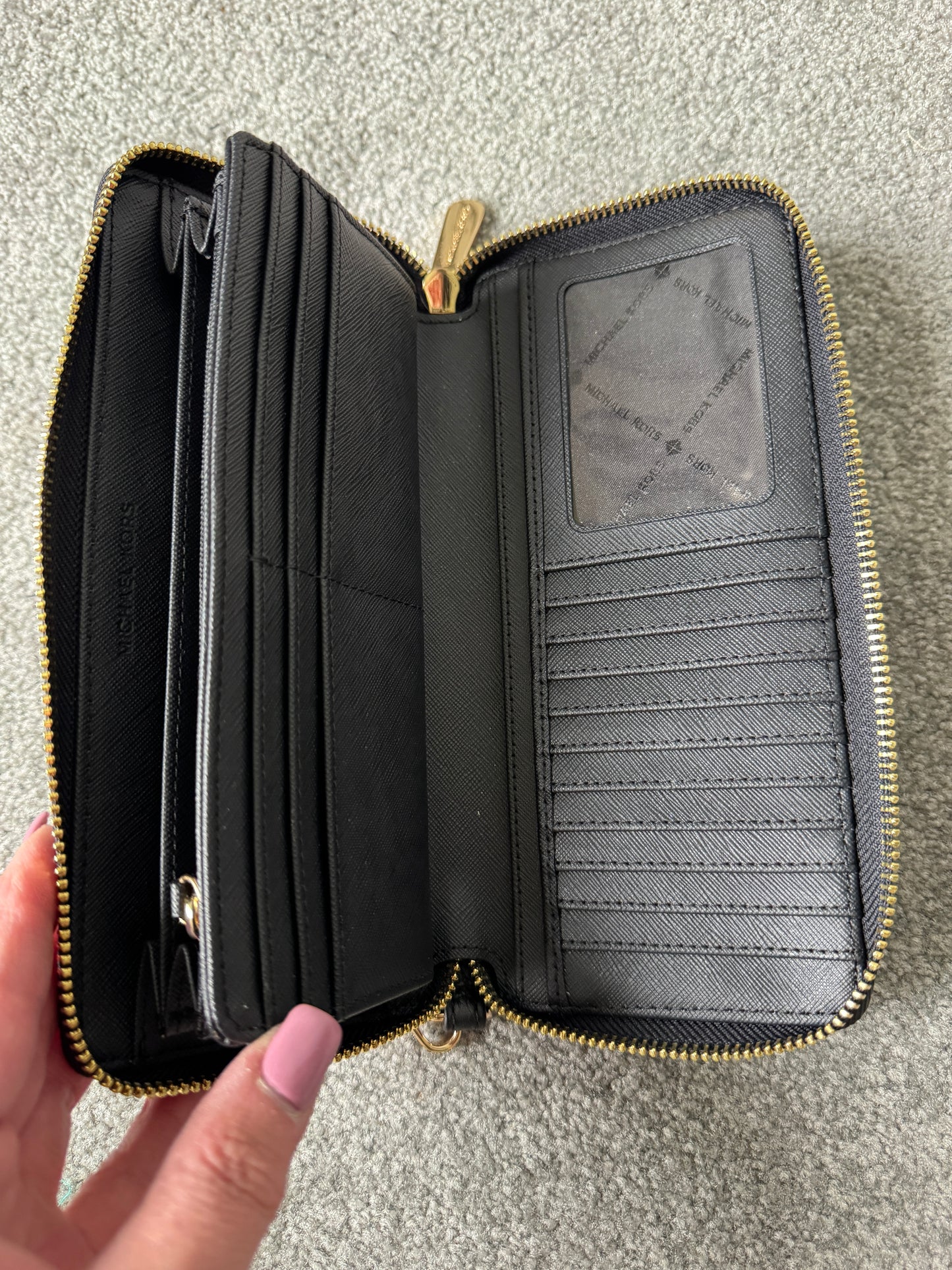 Pre Owned Authentic Michael Kors Jet Set Travel Continental Wristlet