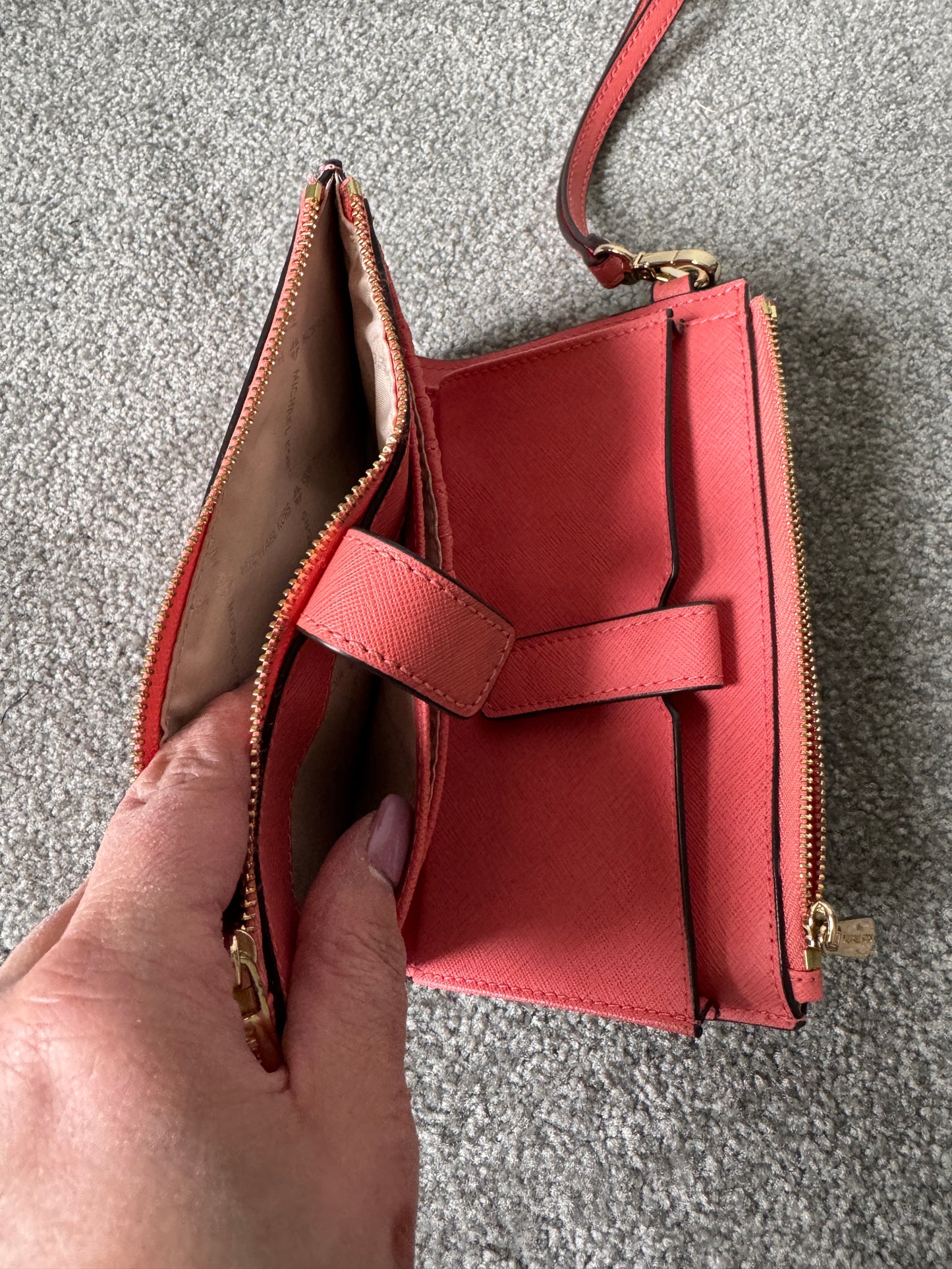 Pre Owned Authentic Michael Kors Jet Set Travel Double Zip Phone Wallet