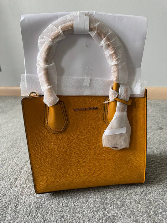 Pre Owned Authentic Michael Kors Mercer Messenger Bag