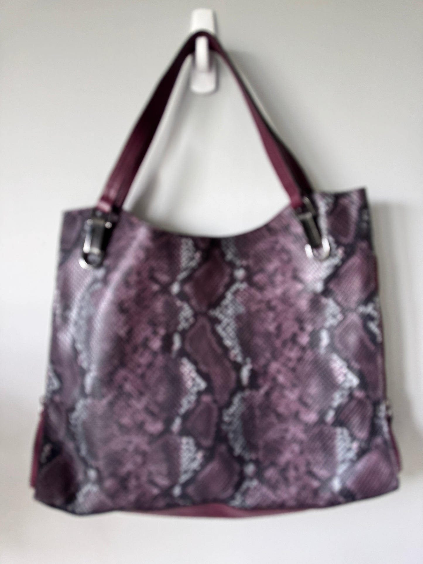 Pre Owned Vince Camuto Snake print tote
