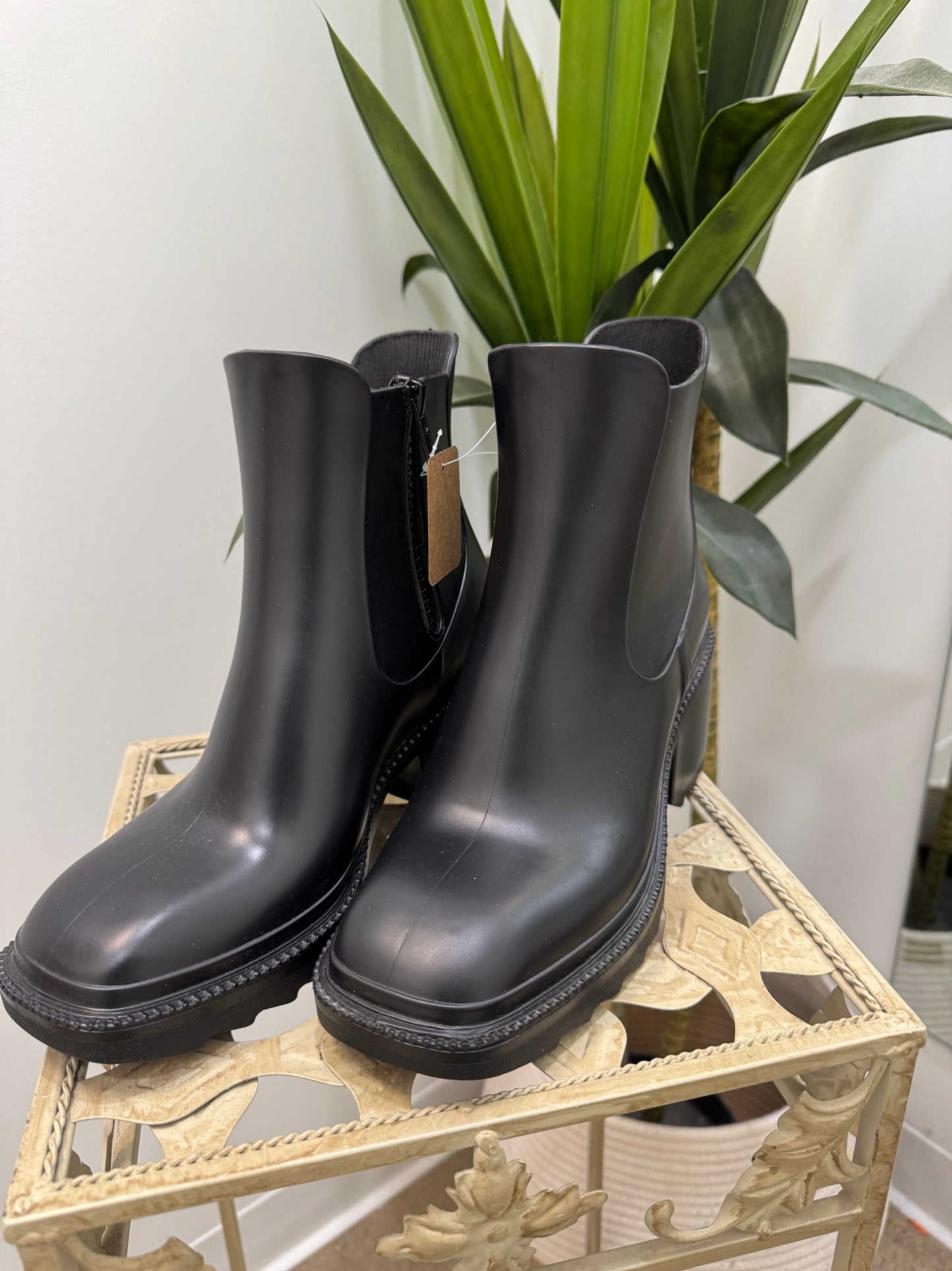 Pre Owned INC Boots Size 8